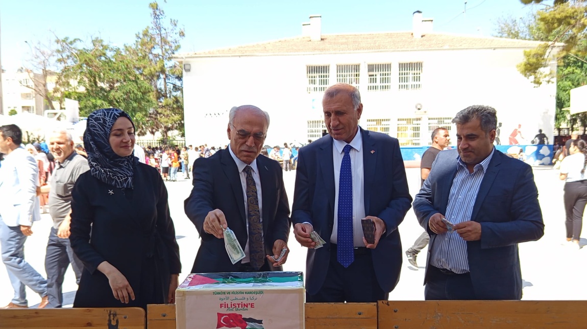 Okulumuzda Filistinli kardeşlerimiz için yardım kermesi düzenlenmiştir. 